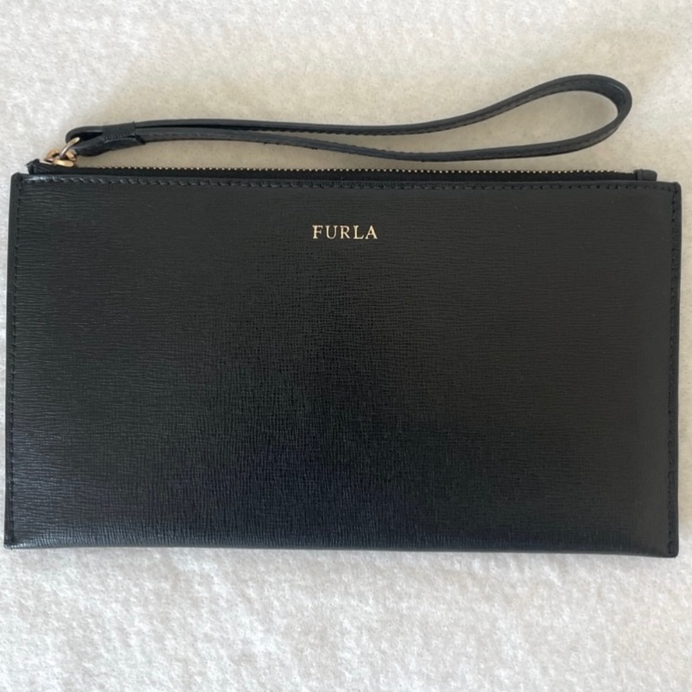 Furla Black Luxury Saffiano Leather Wristlet Clutch – Timeless & Elegant